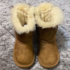 Ugg T Bailey Bow - chestnut girls boots sz 6